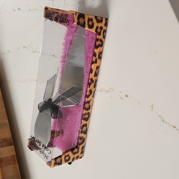 High Heel Cake Server - Picture 1 of 3